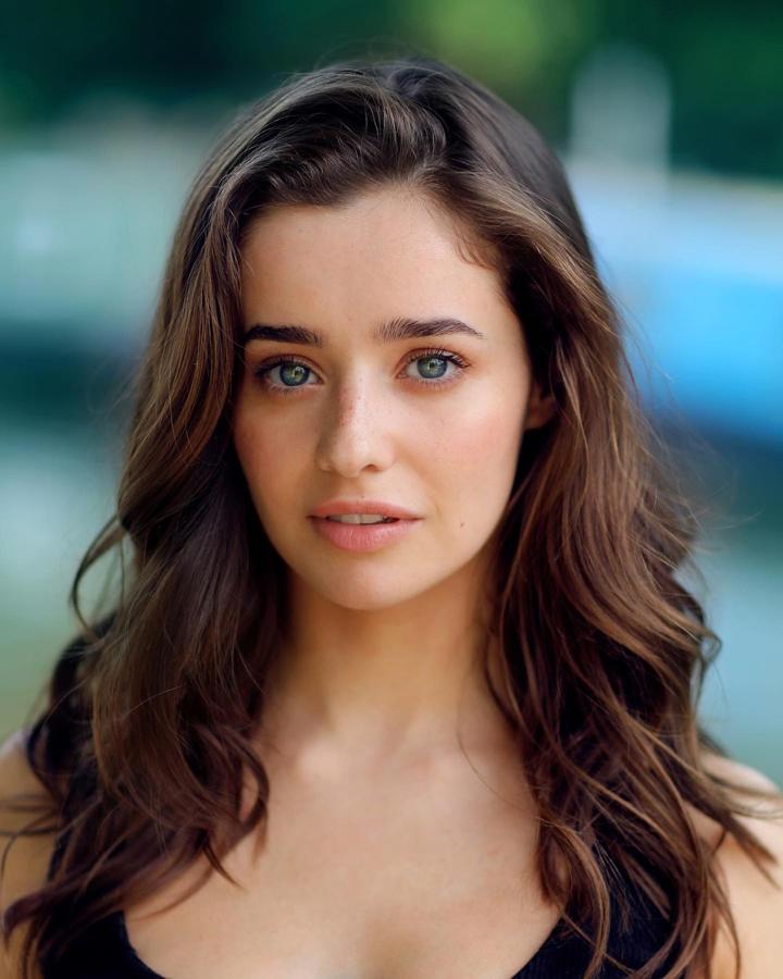 Holly Earl Leak